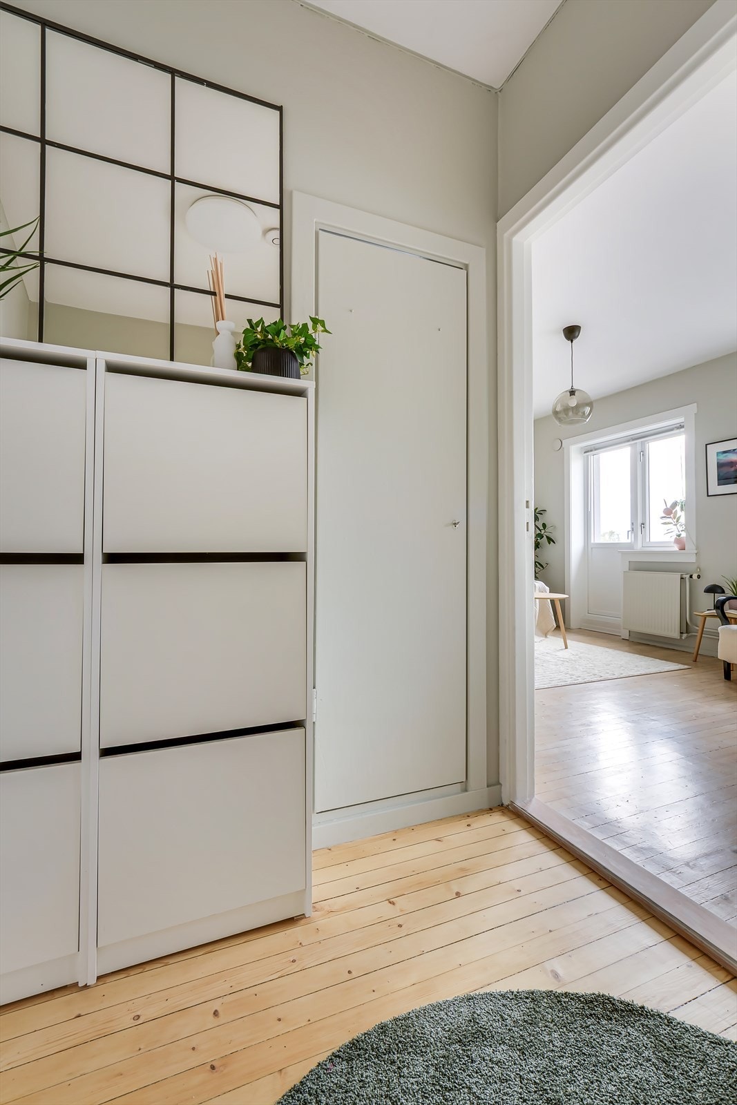 Leiligheten disponerer en kjeller- og en loftsbod som gir ekstra lagringsplass. Galleribilde