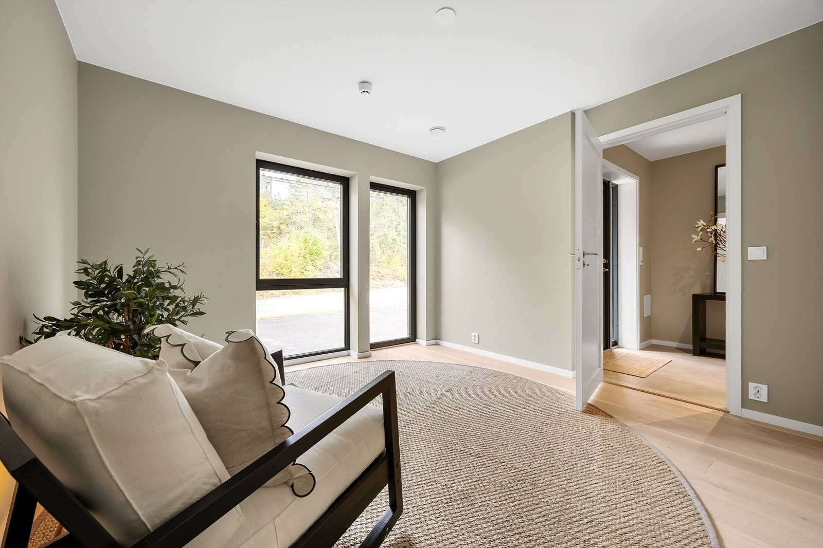 Dette rommet kan gjøres om til hybel ved etablering av hybelkjøkken, det er lagt opp rør for etablering av dette. Galleribilde