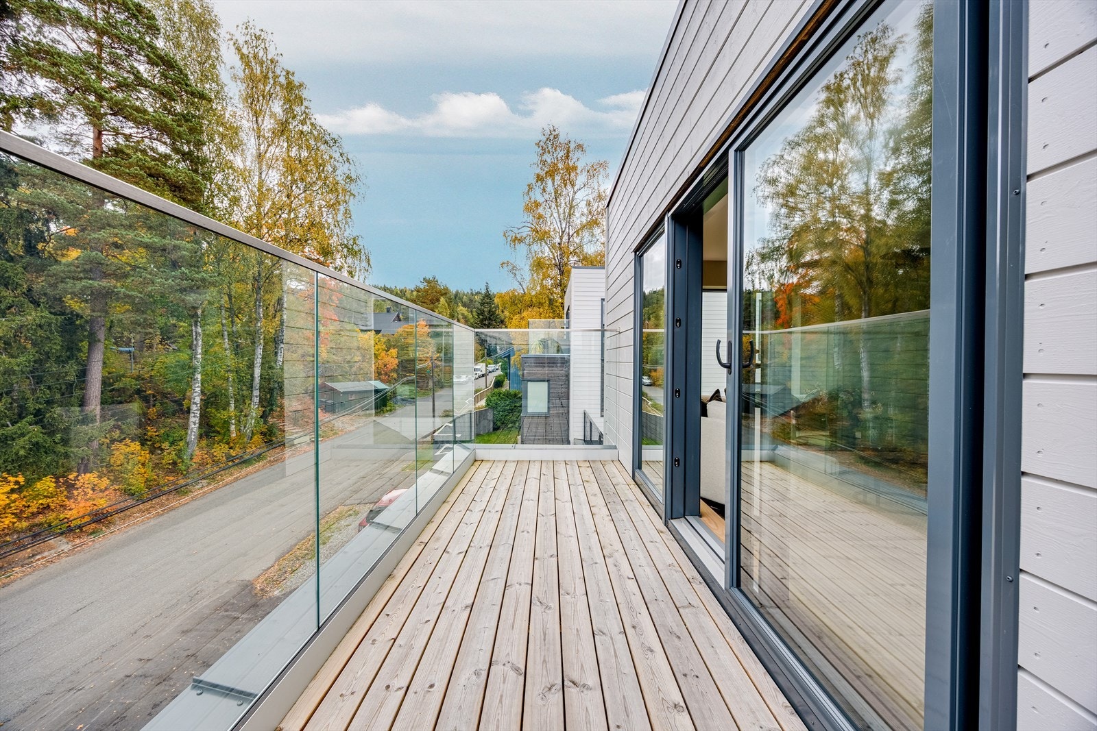 Balkongen er på ca. 7,6 kvm. Galleribilde