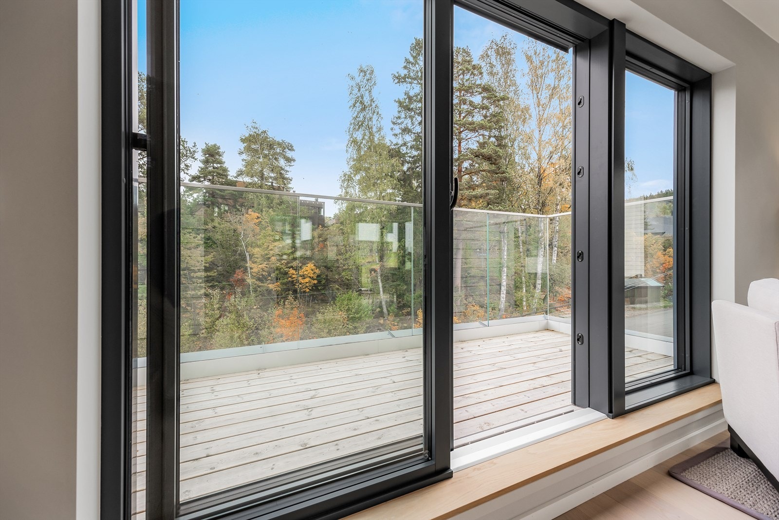 Fra stuen er det videre adkomst til en balkong. Galleribilde