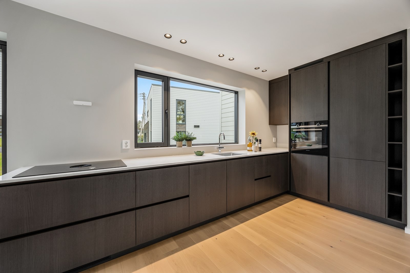 Boligen har kvalitetskjøkken fra Arens levert fra Bekkestua kjøkkenstudio. Galleribilde