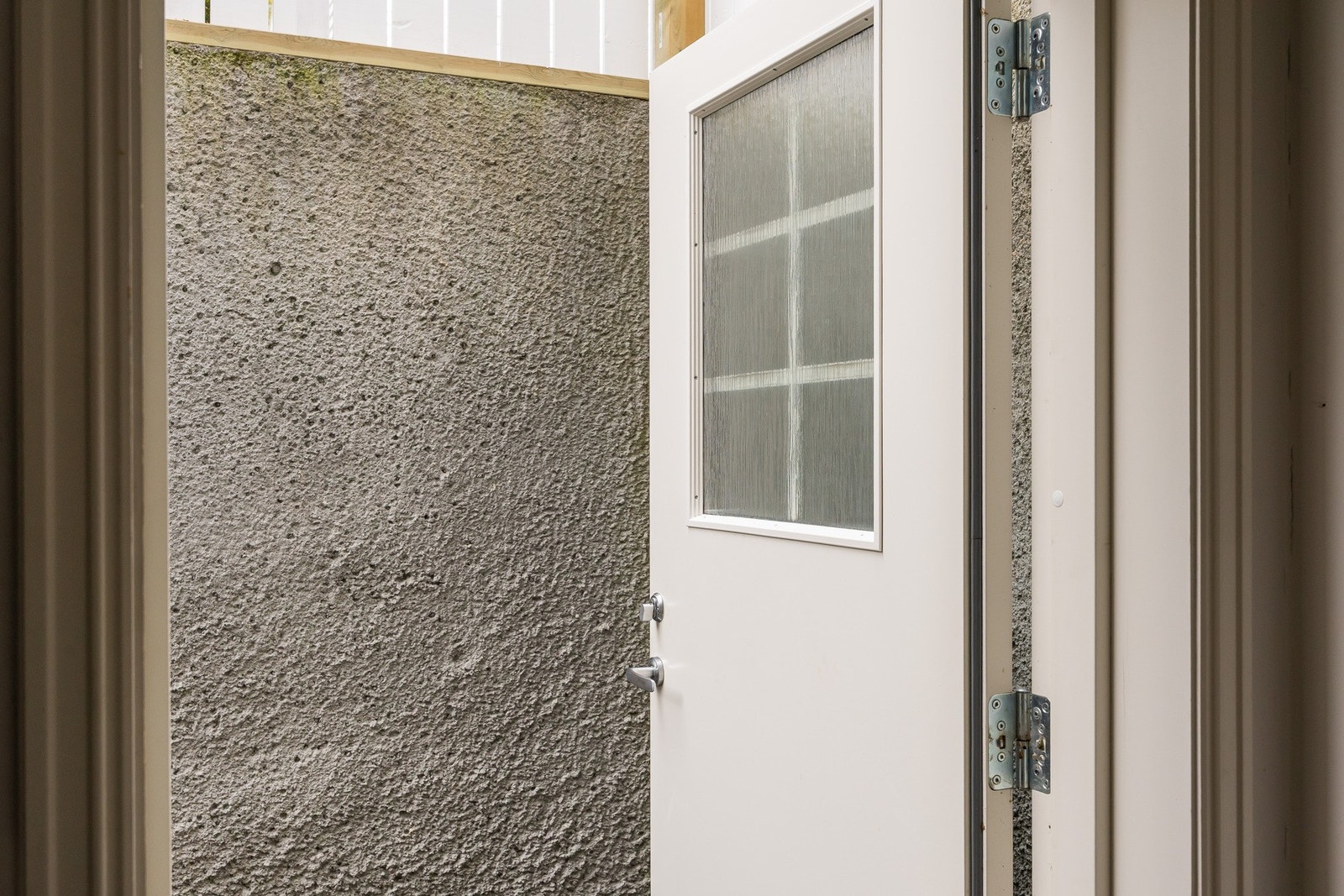 Boligen har en innredet del i kjeller med separat inngang. Galleribilde