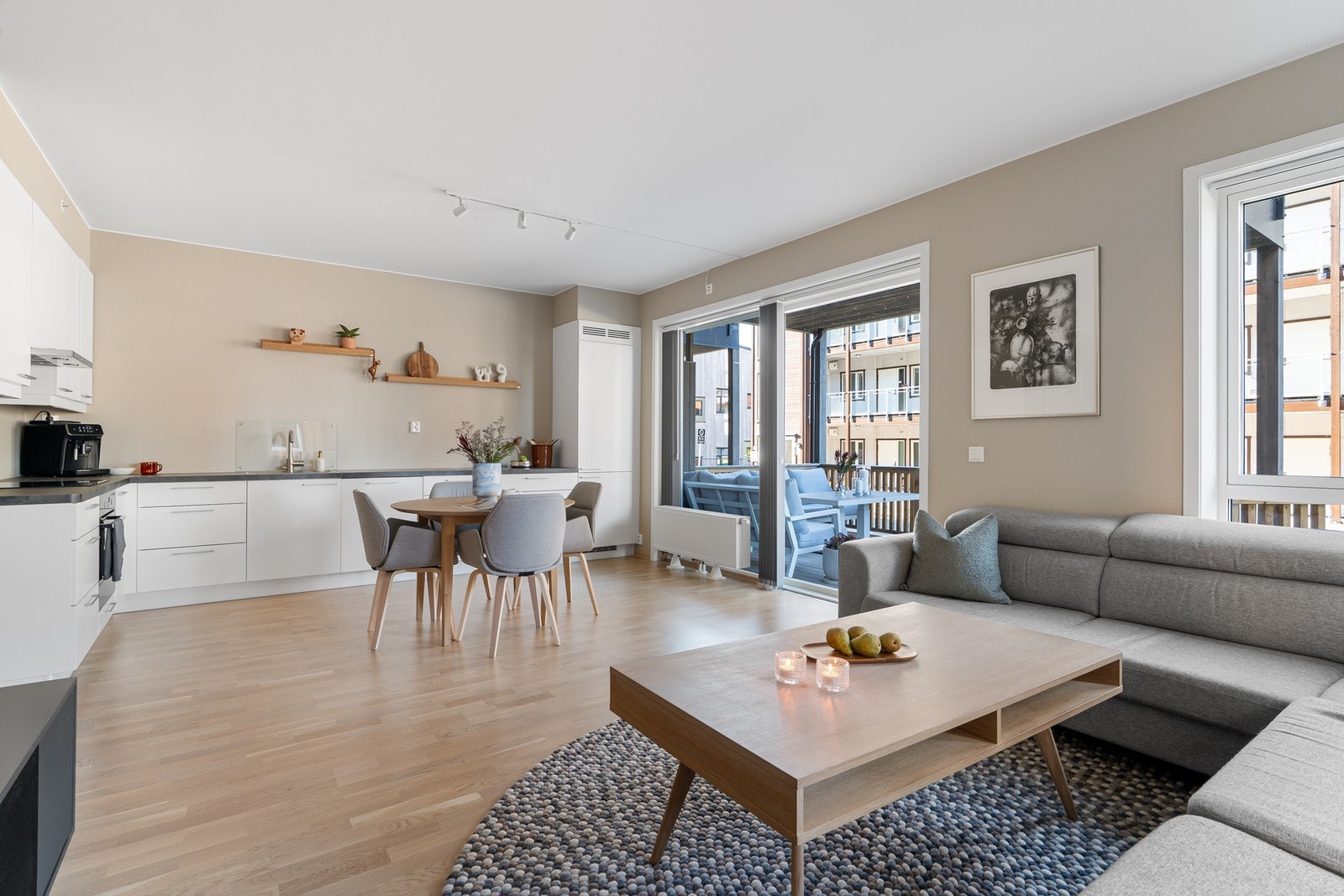 Stilren & oppgradert 3-roms med endebeliggenhet. Galleribilde