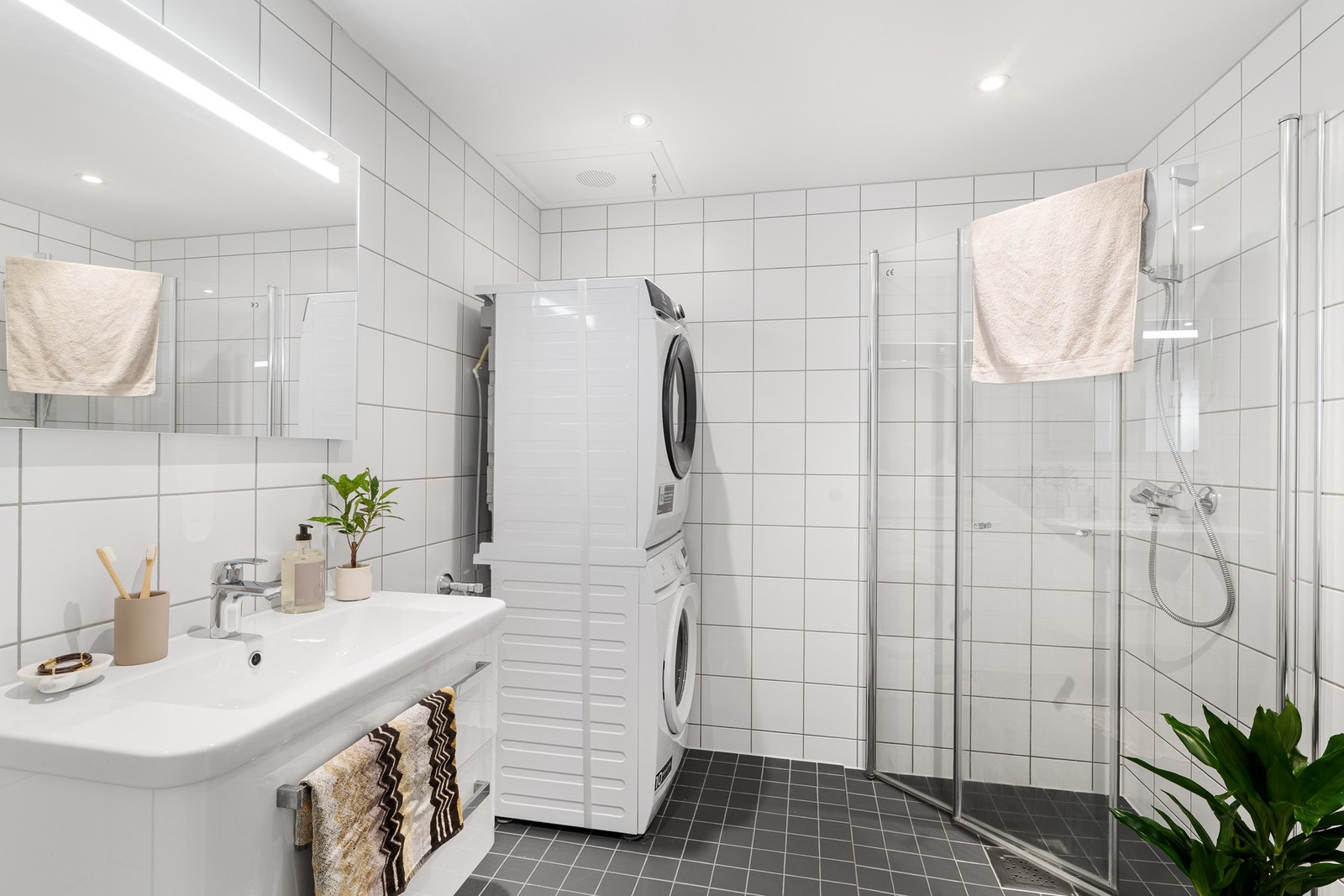 Helfliset og stilrent bad. Galleribilde