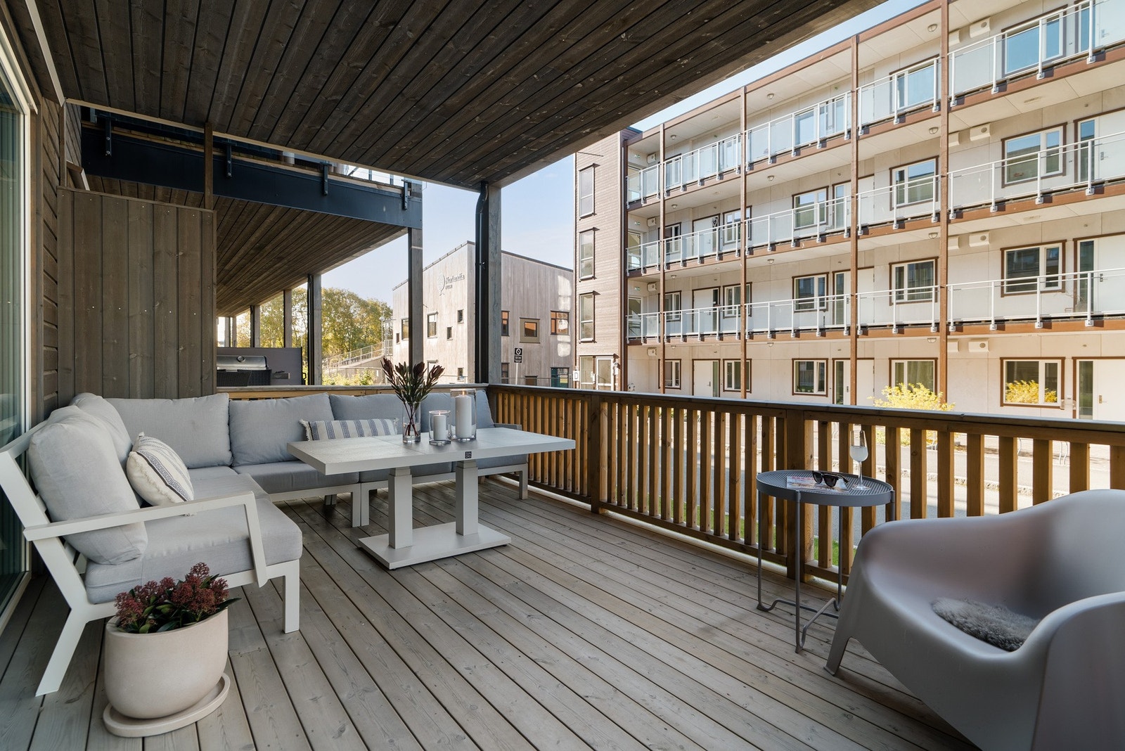 Terrassen er på 14m². Galleribilde