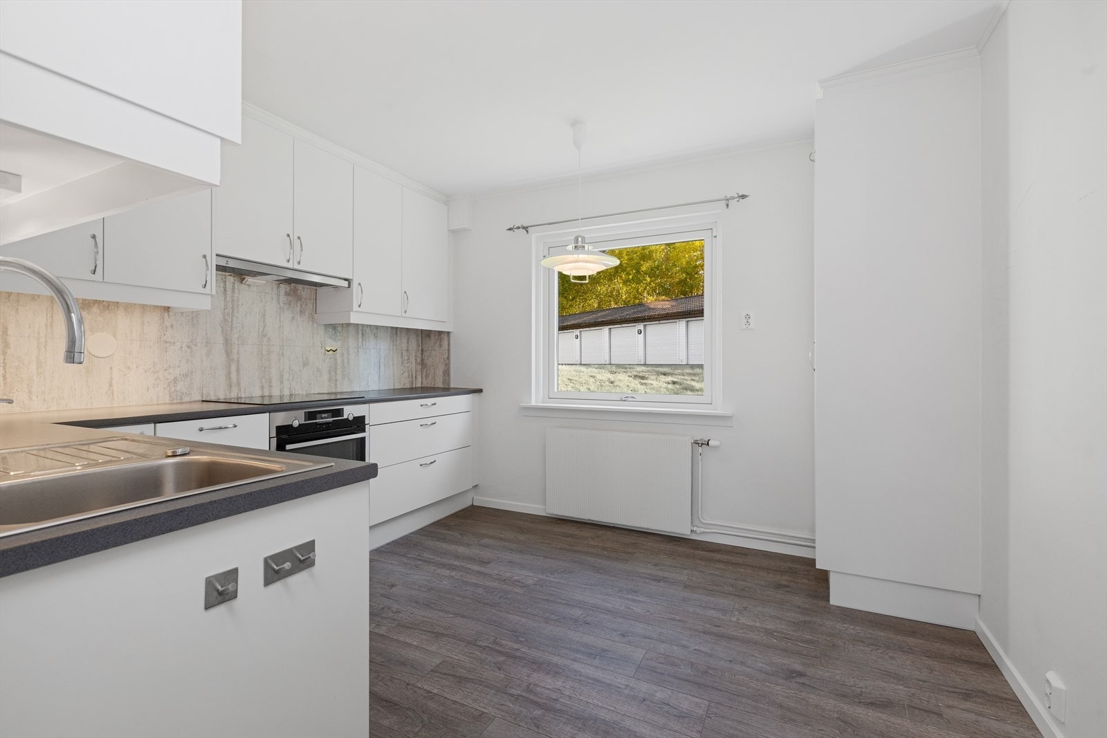 Lyst og trivelig kjøkken Galleribilde