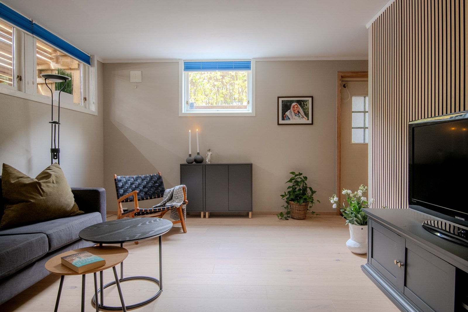 Rommene i underetasjen er byggemeldt som disponible rom og er ikke godkjent for varig opphold. Galleribilde