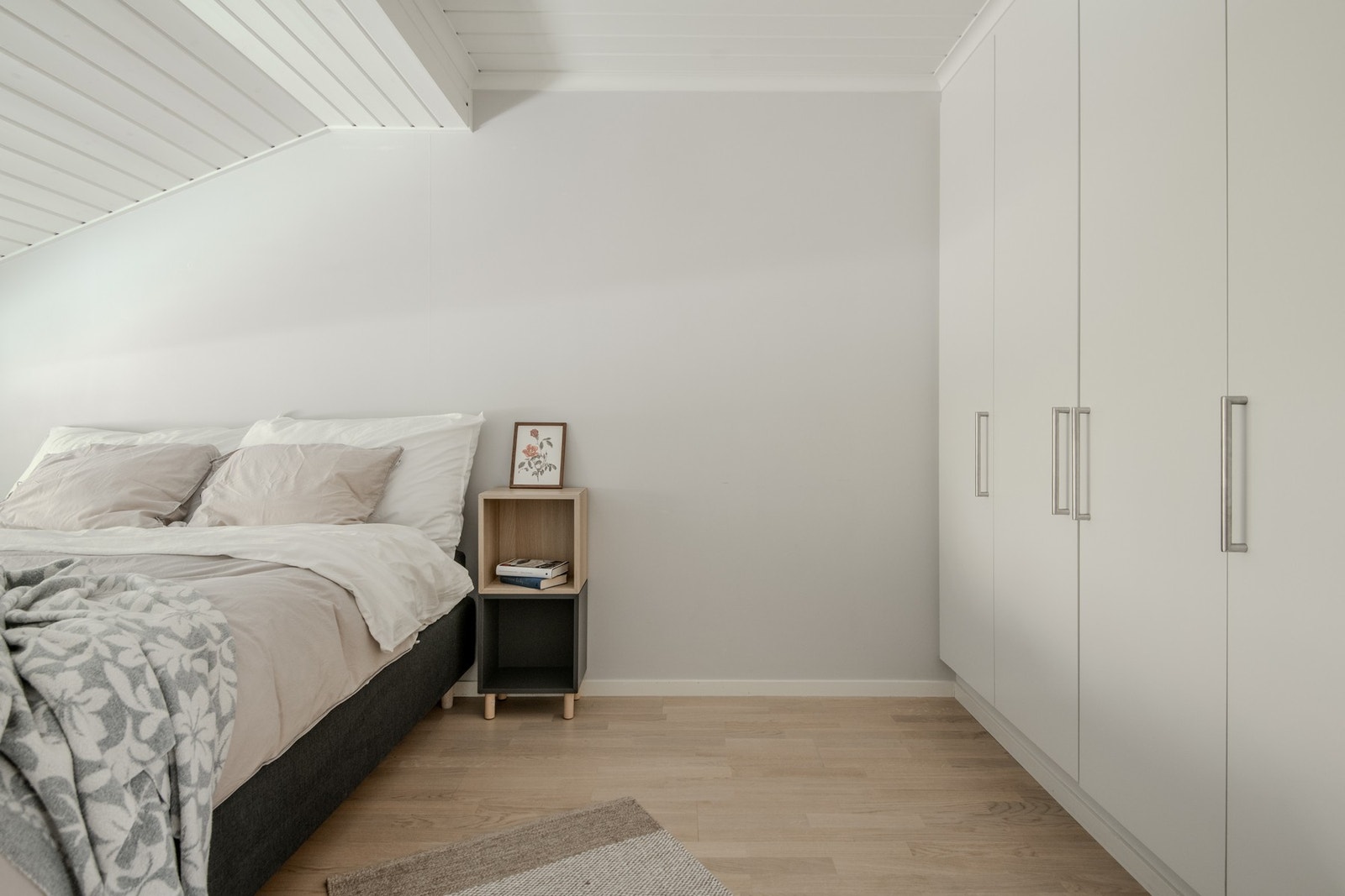 Det er garderobeskap i tre av soverommene. Galleribilde