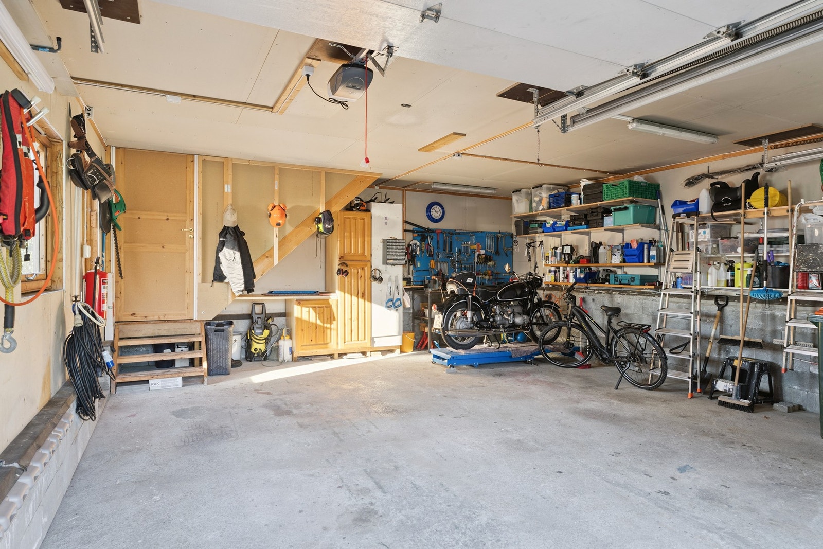 Garasje oppført 2005 Galleribilde