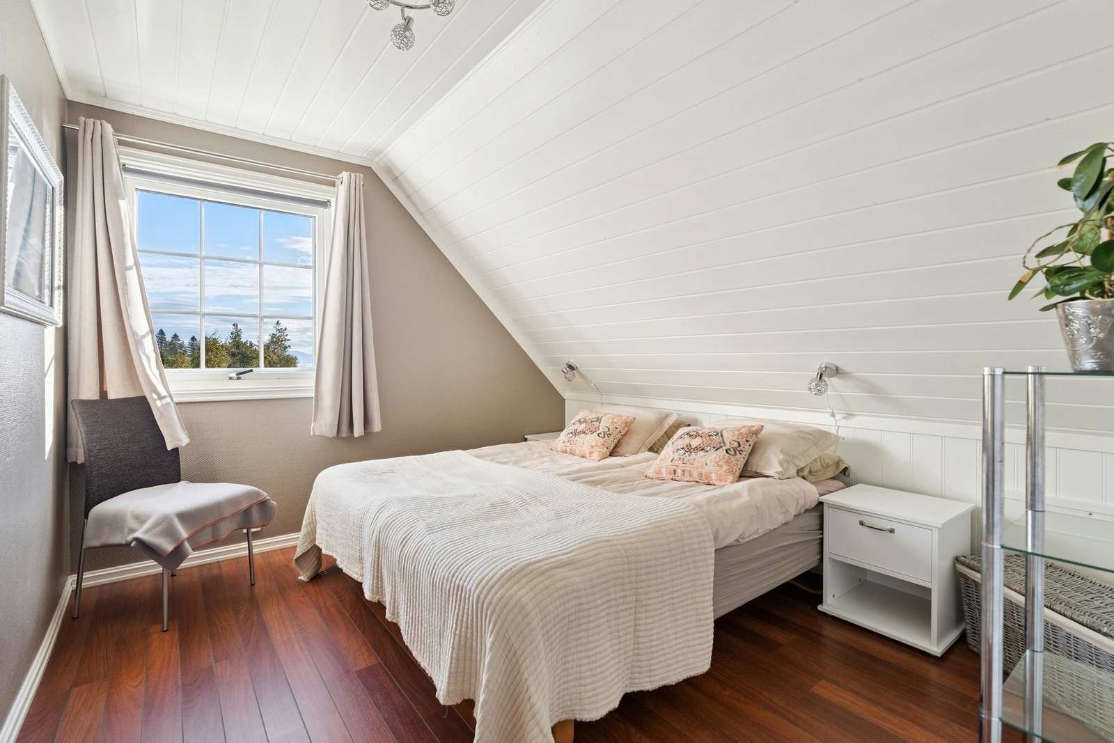 Soverom nr 2 i loftetasje Galleribilde