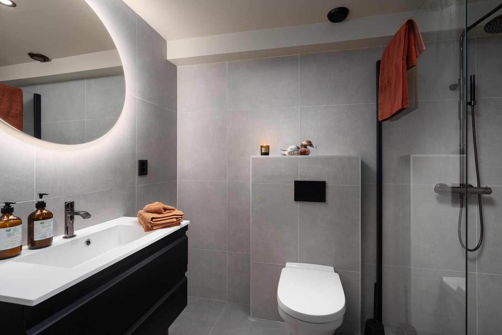 Lekkert innredet bad med smakfulle detaljer. Galleribilde