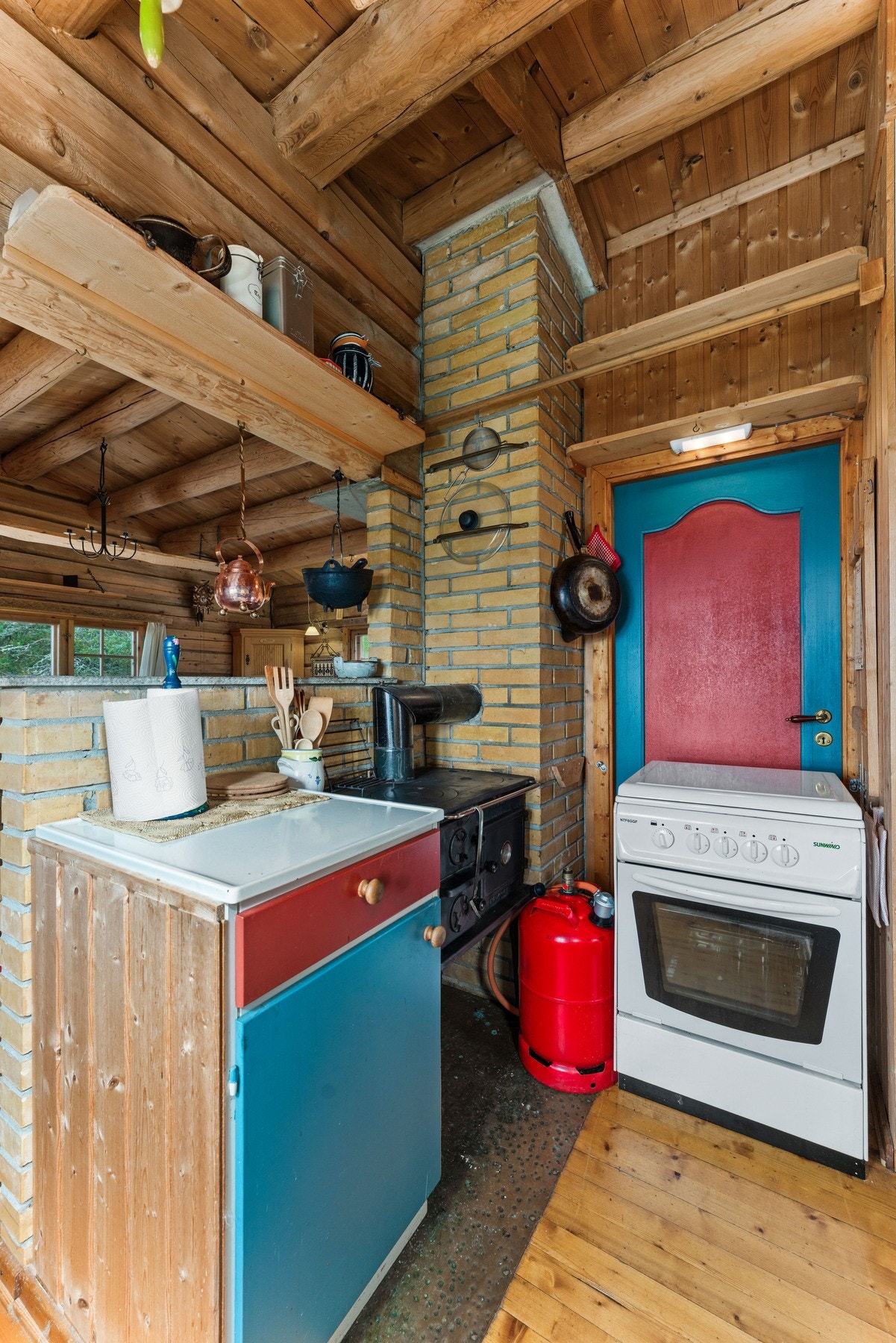 Den gammeldagse kjøkkenovnen kan også brukes til oppvarming. Galleribilde