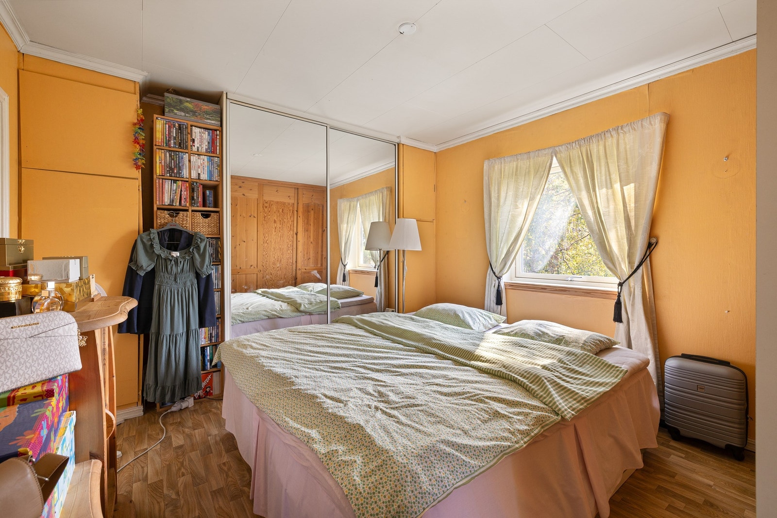 Soverom #1 i andre etasje har tilknytning til badet. Galleribilde