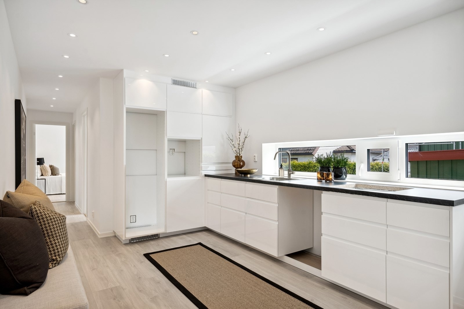 Splitter nytt og ubrukt kjøkken installert som er klar til bruk. Galleribilde