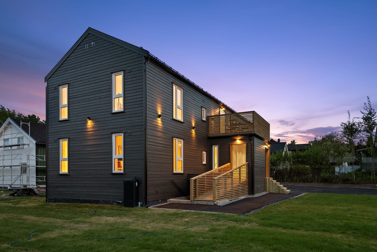 Rolig og behagelig område om kvelden. Galleribilde