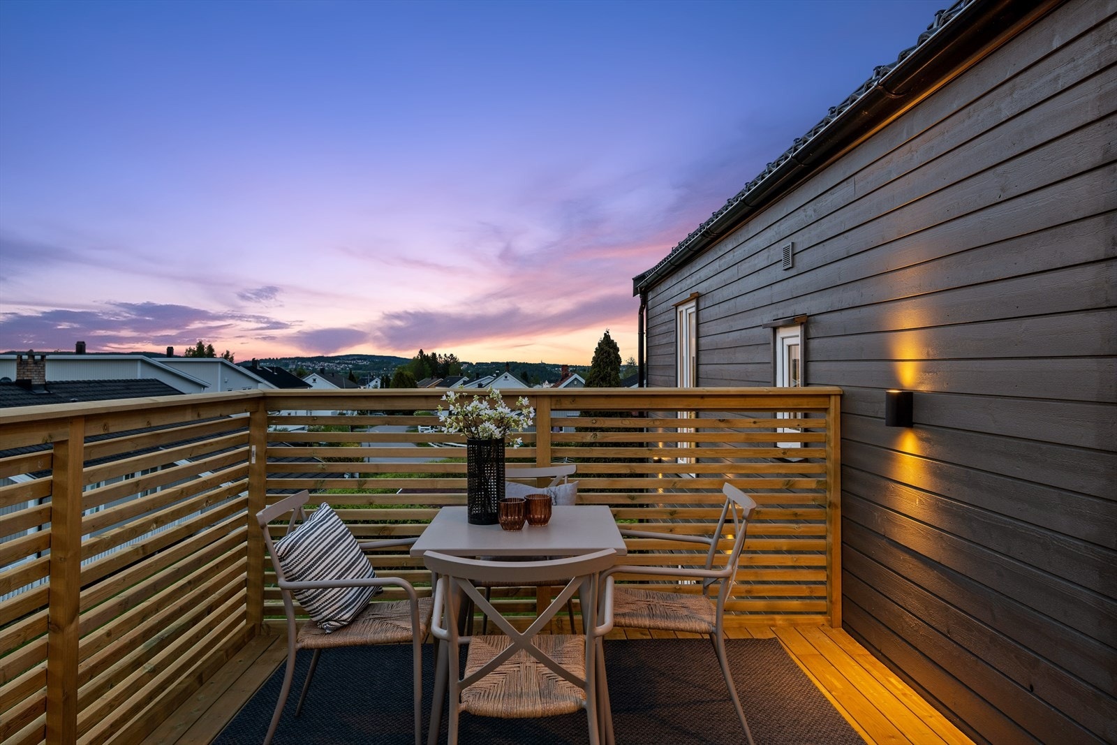 Kveldsstemning på balkongen. Galleribilde