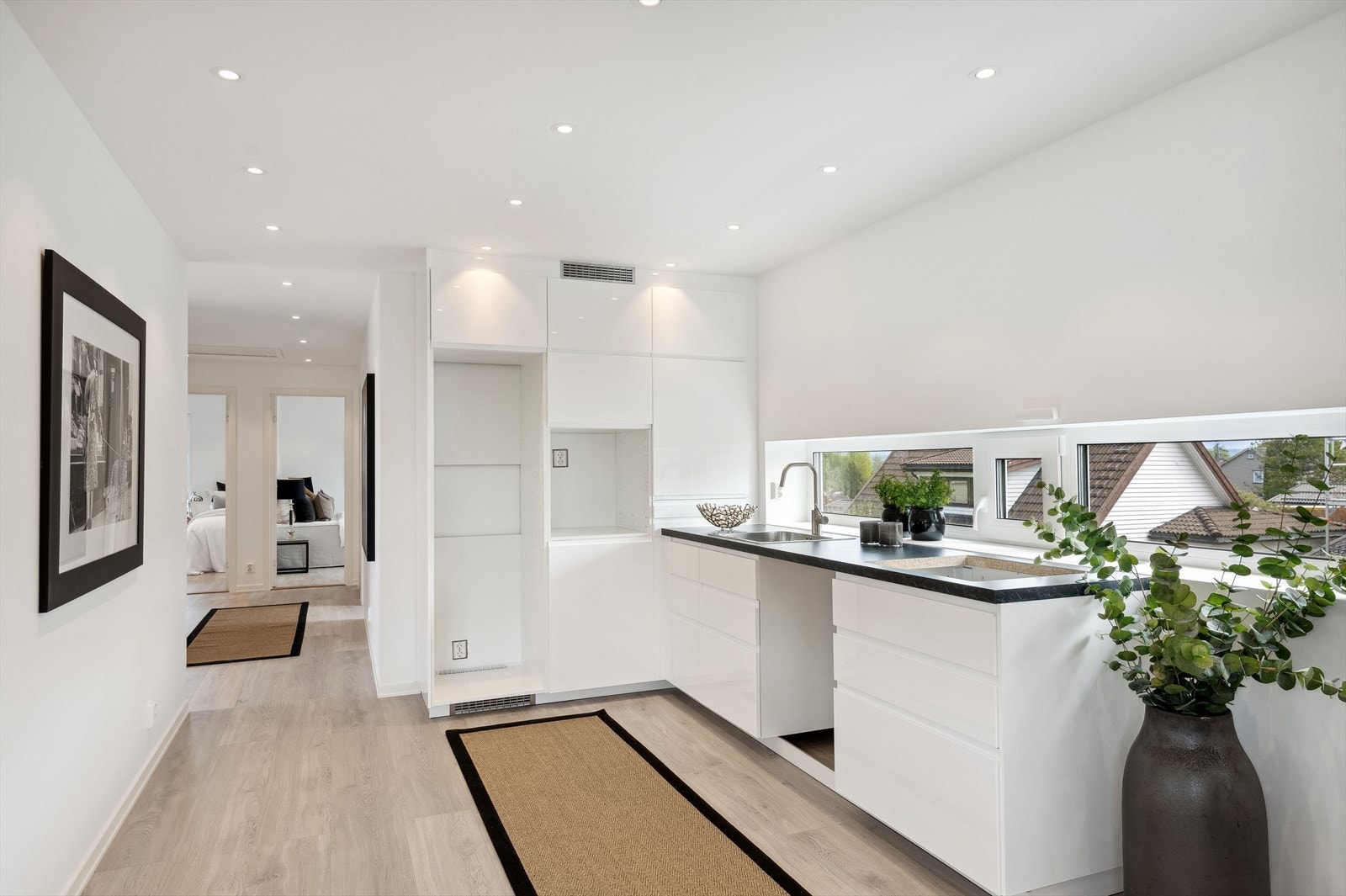 Splitter nytt og ubrukt kjøkken installert som er klar til bruk. Galleribilde