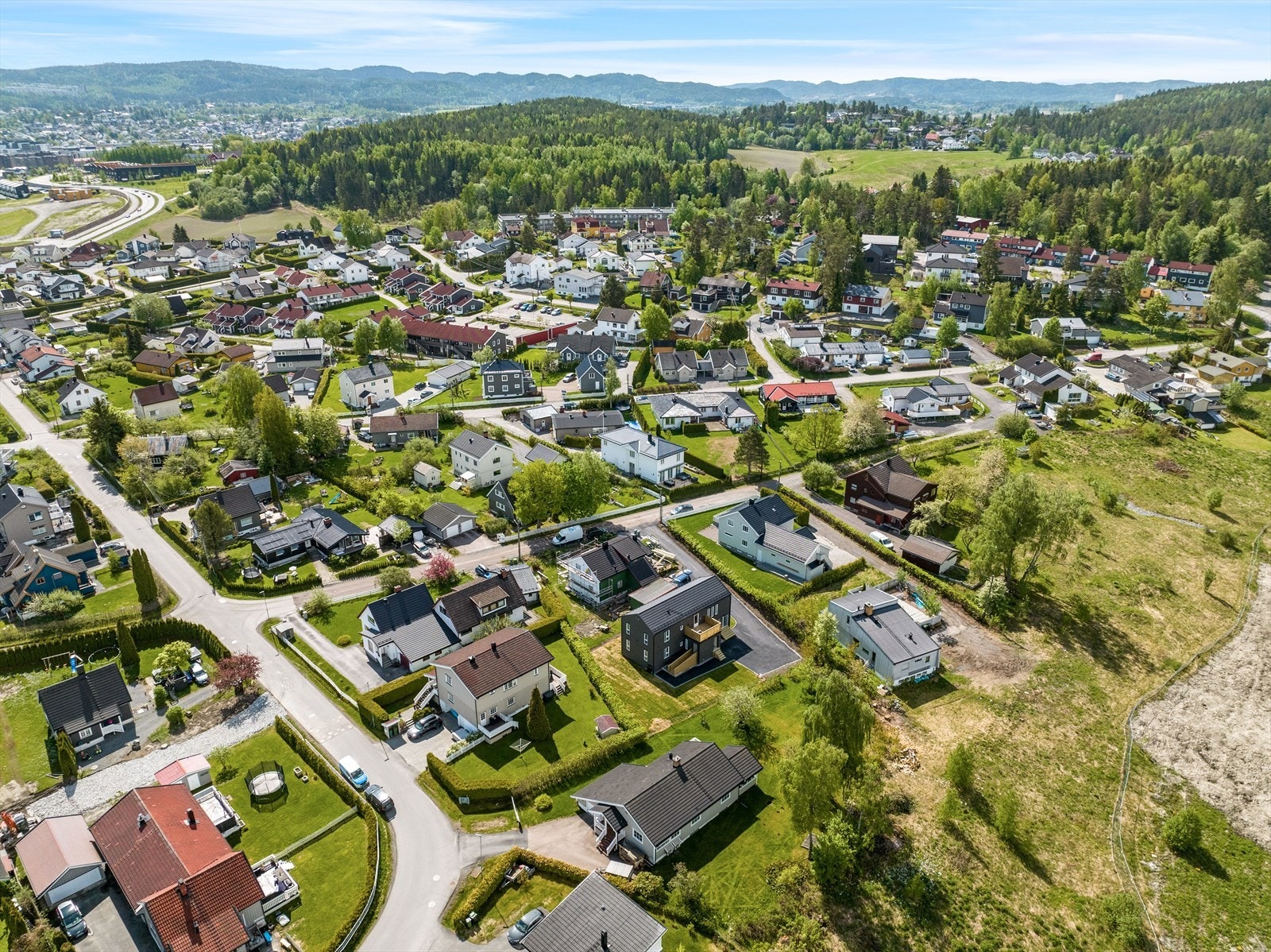 Drone over nærområdet. Galleribilde