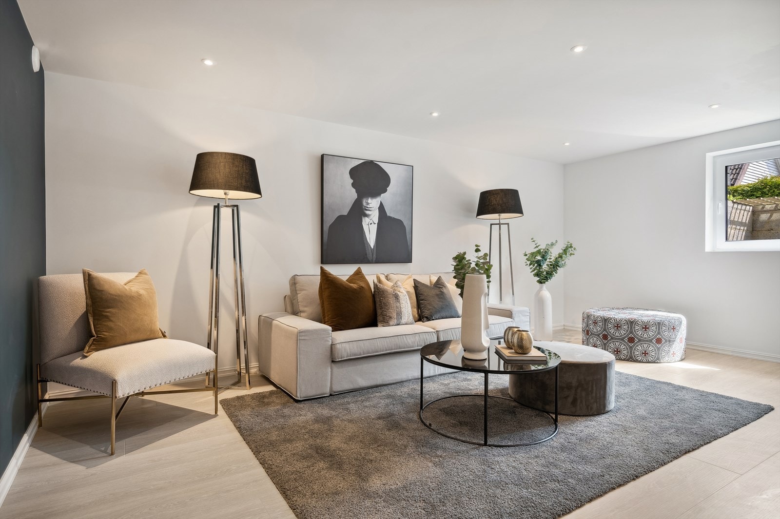 Det ble da lagt nye laminatgulv, etablert gulvvarme og malt alle overflater. Galleribilde