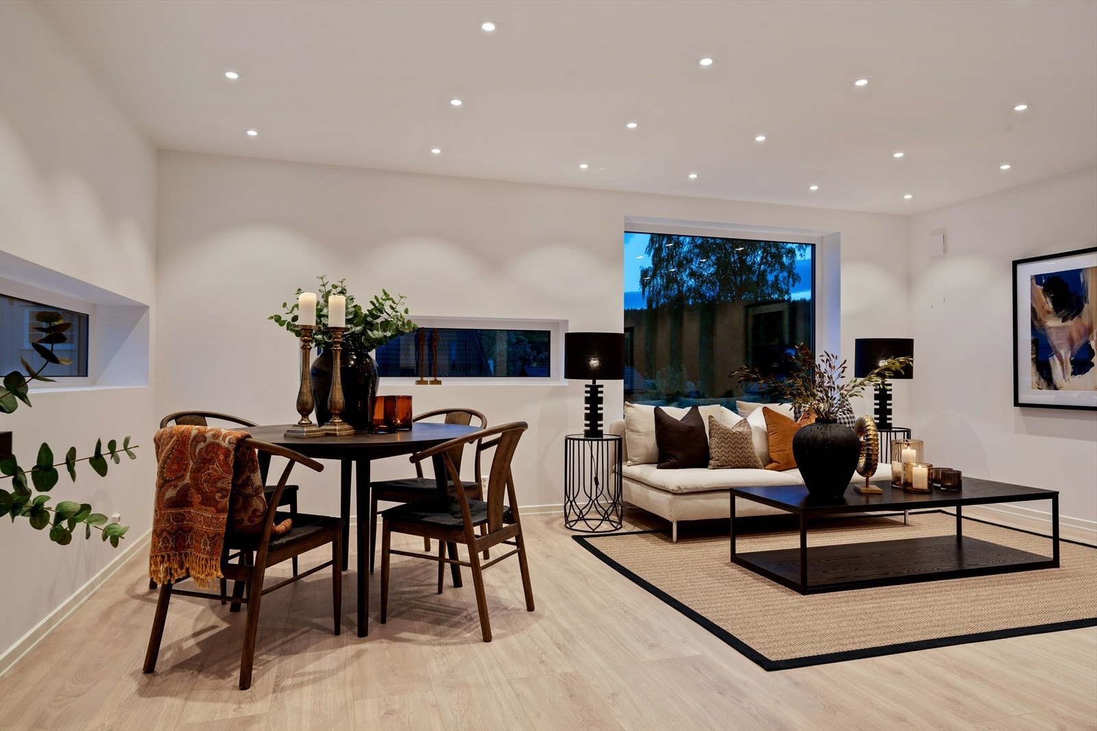 Kveldsstemningen i stuen er koselig og behaglig. Galleribilde