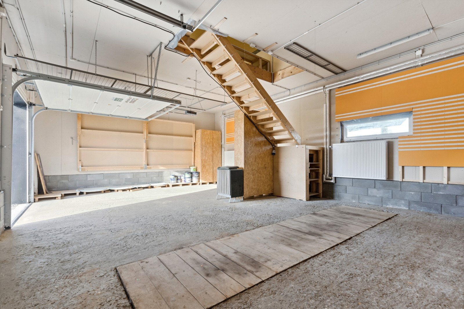 Dobbelgarasje på hele 75 kvm med lagringsloft Galleribilde