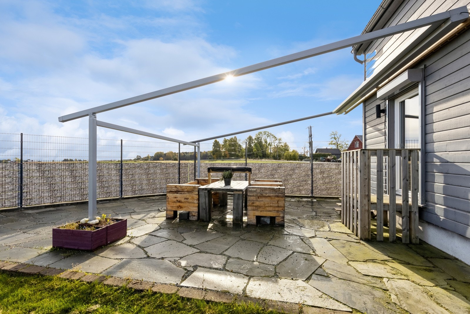 Skiferplating på 60 kvm med solskjerming Galleribilde