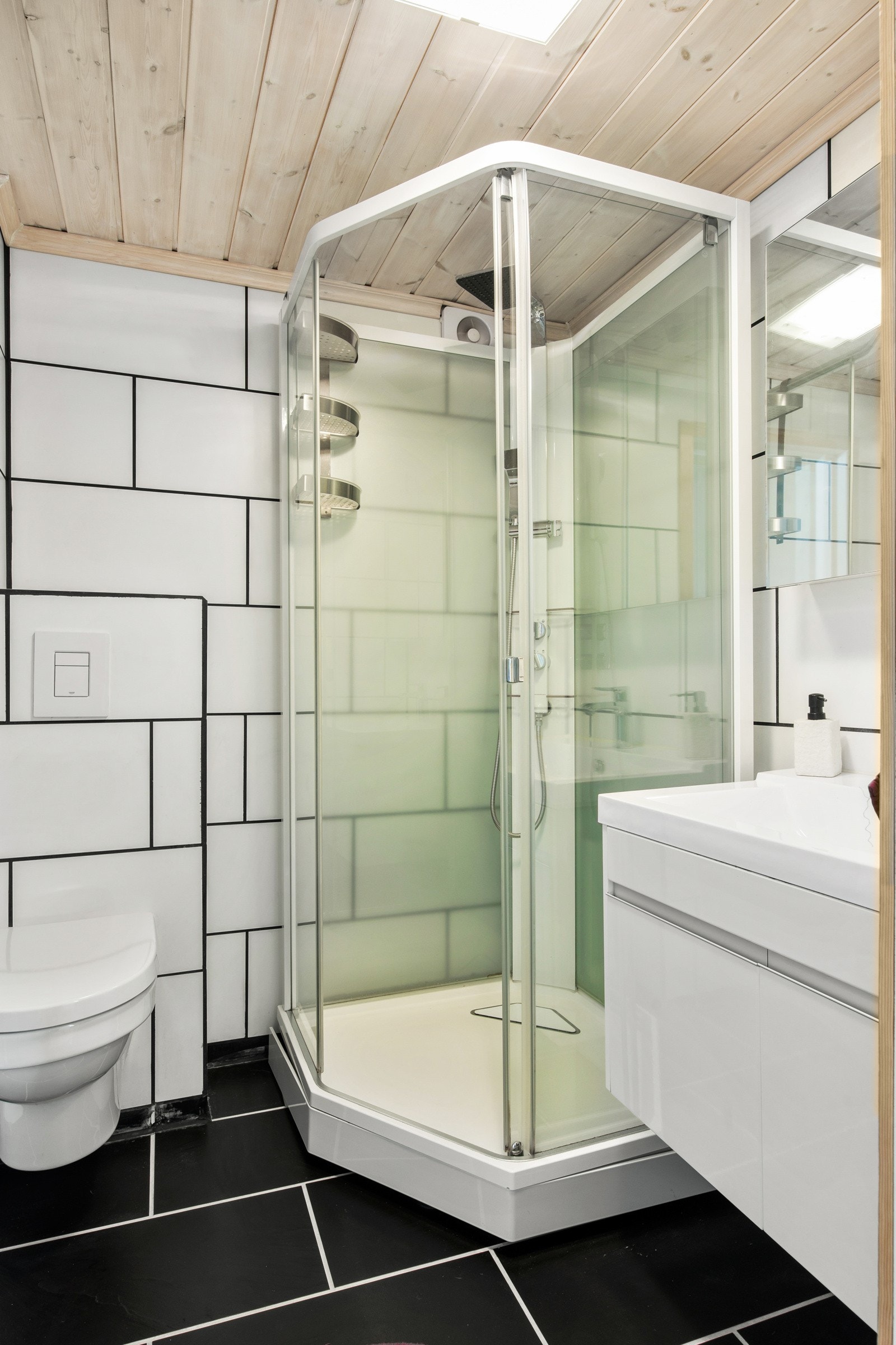 Bad 1.etasje Galleribilde