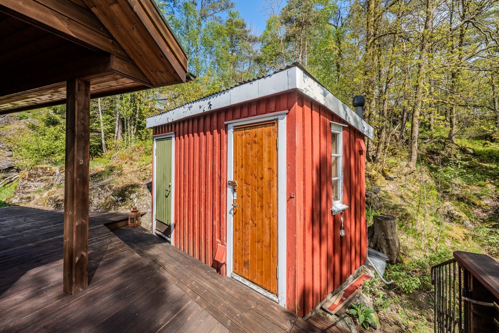 Uthus med toalettrom og bod Galleribilde