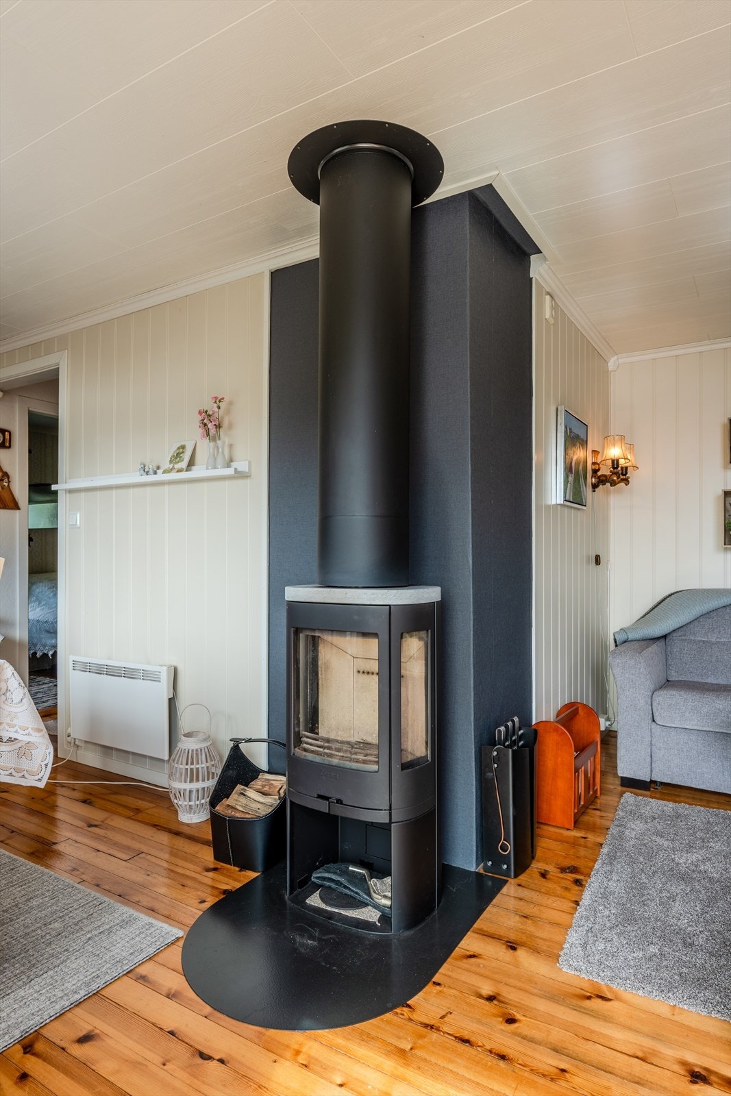 Ny vedovn og stålpipe montert i 2018 Galleribilde