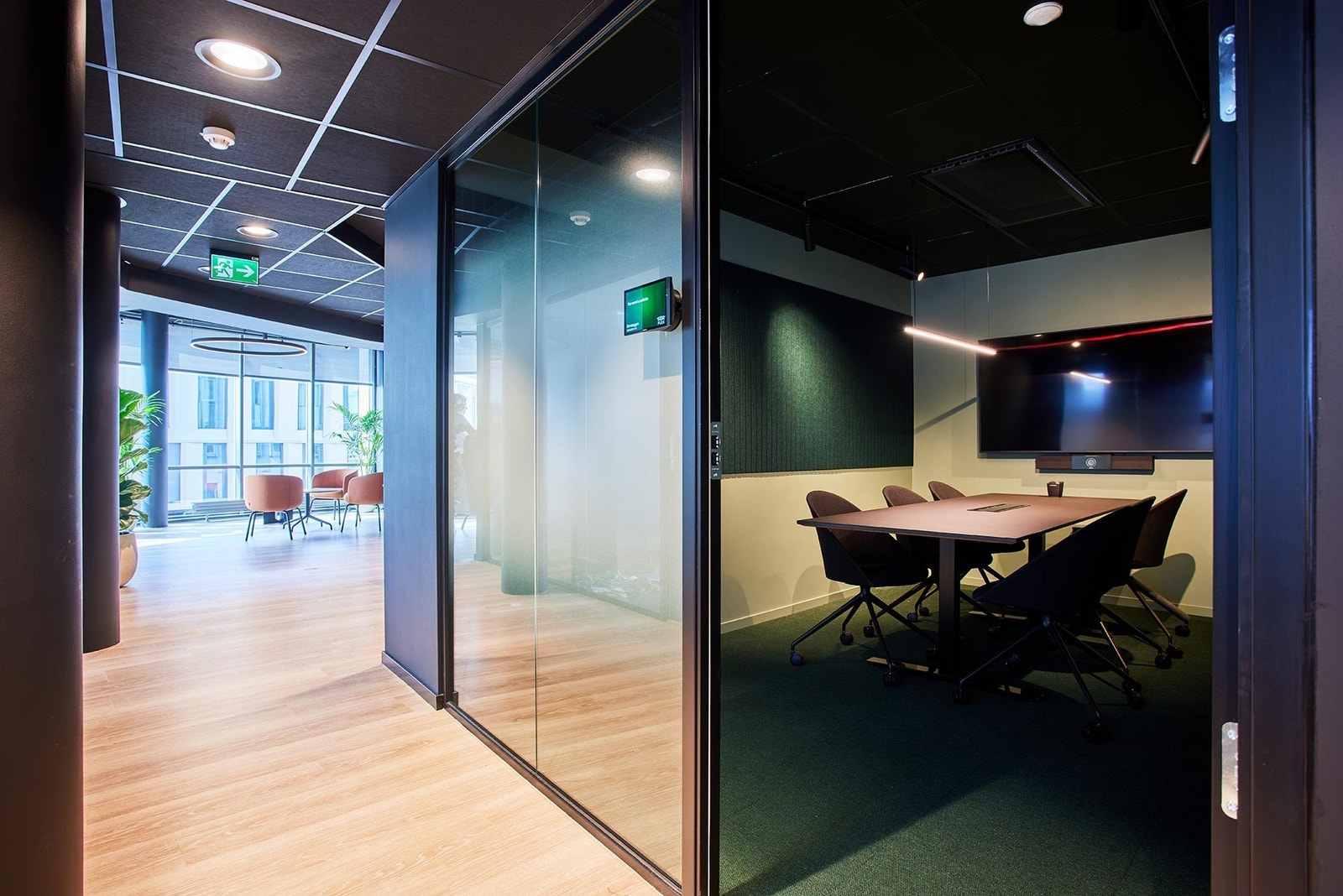 Alle kontorene er møblert med pulter, stoler og reoler fra Kinnarps. Galleribilde