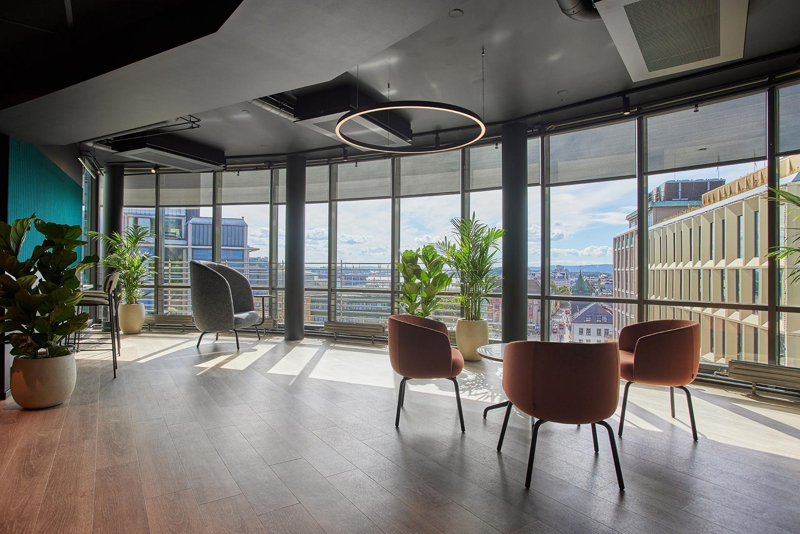 Thon Flex - Stenersgata 2A tilbyr stilige lokaler med fantastisk utsikt og sentral beliggenhet rett ved Jernbanetorget i Oslo. Galleribilde