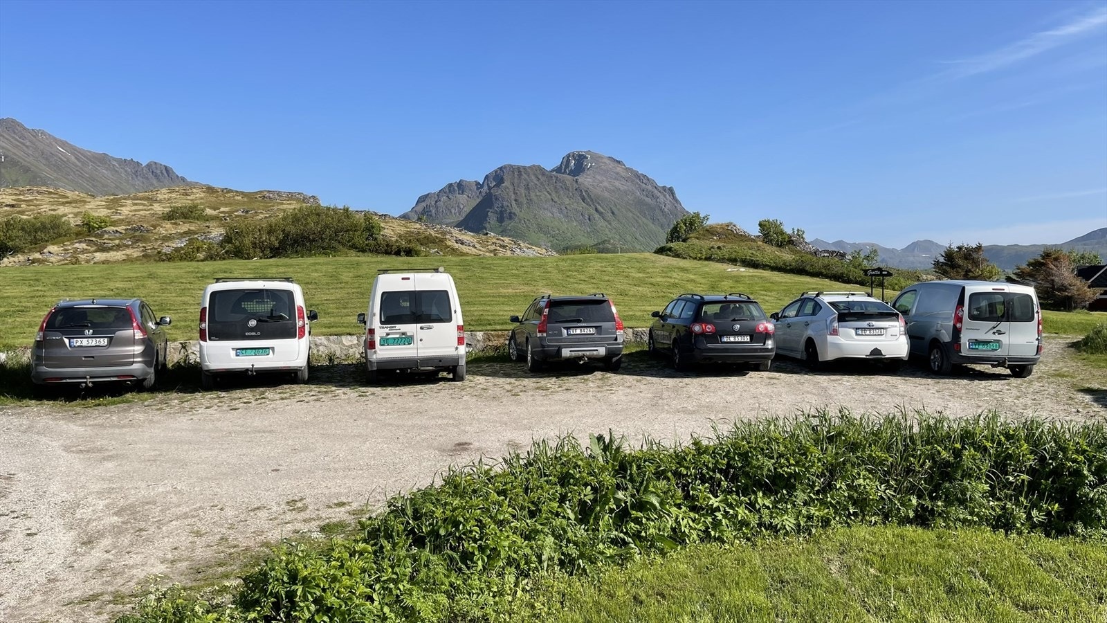 Plass til mange biler på eiendommen Galleribilde