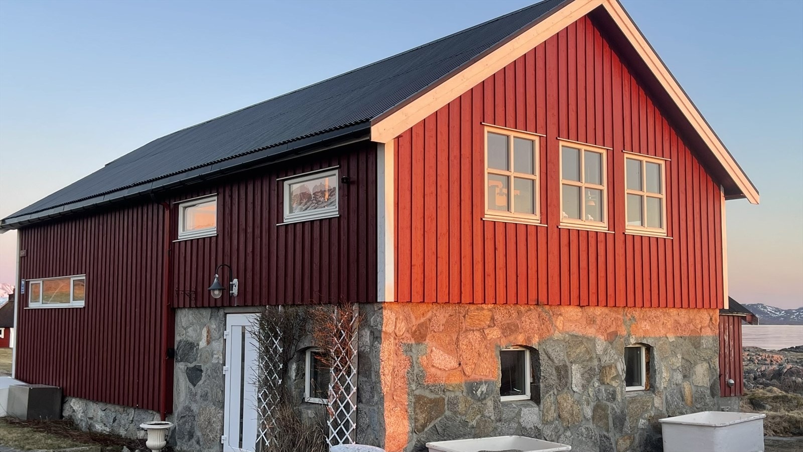 Anneks med garasje og leilighet Galleribilde