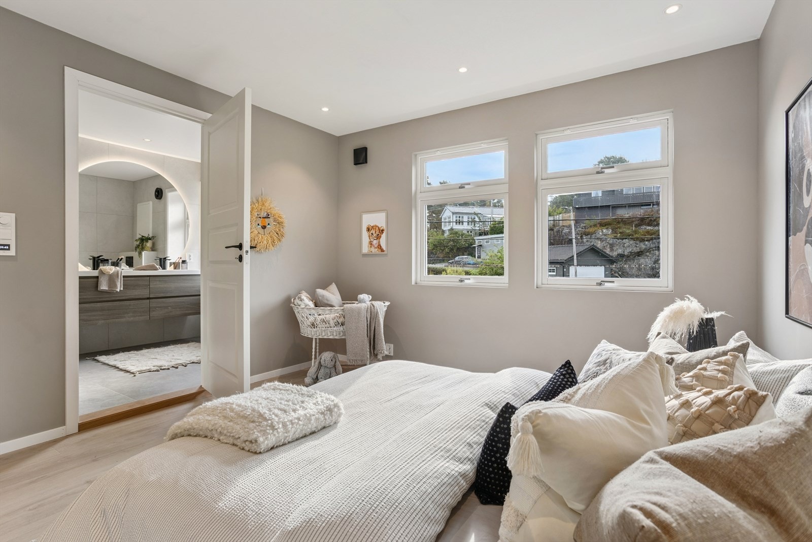 Soverom 4 har en-suite bad. Luksus! Galleribilde