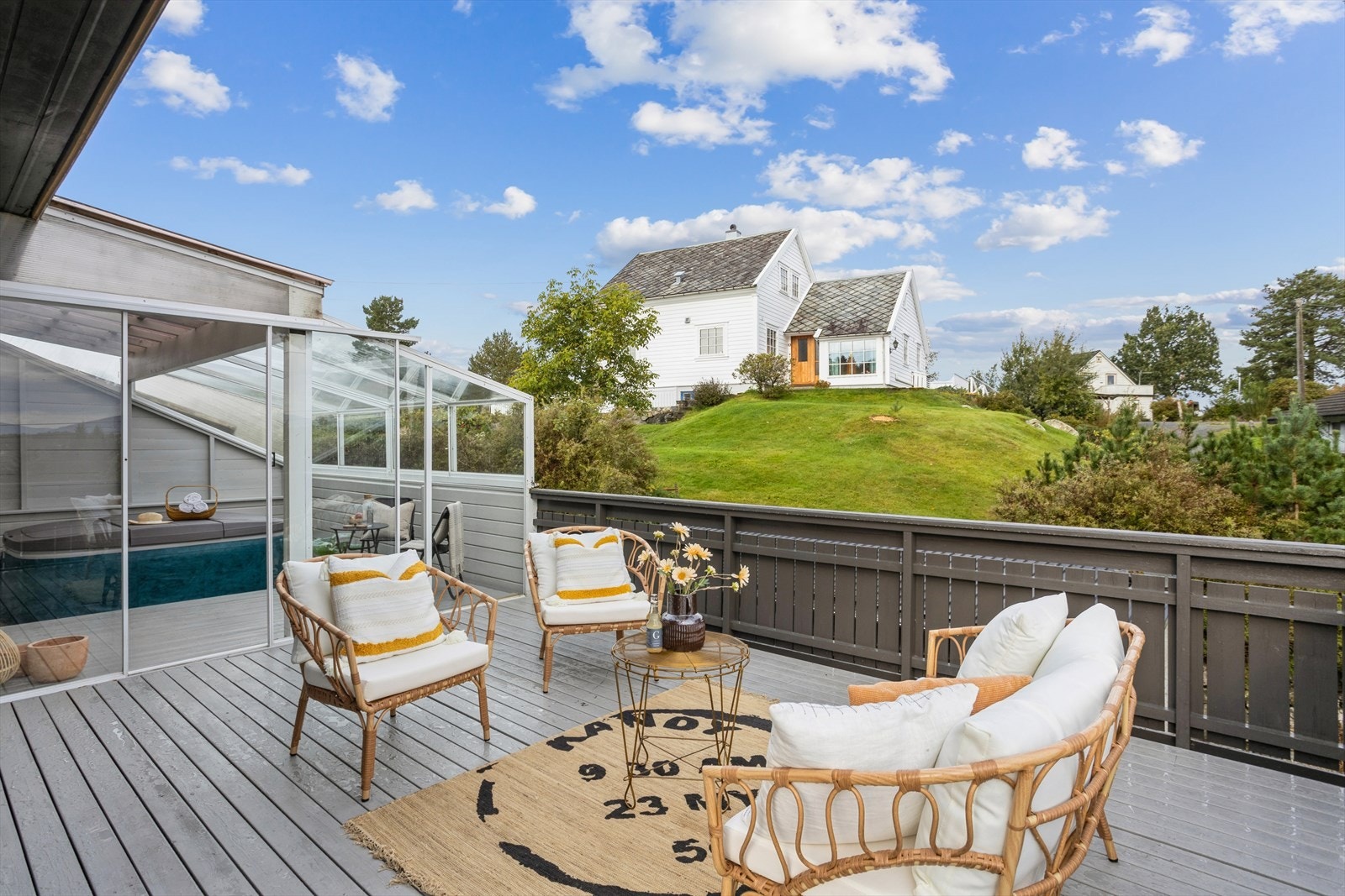 Nyt vakre solrike uteplasser. Galleribilde