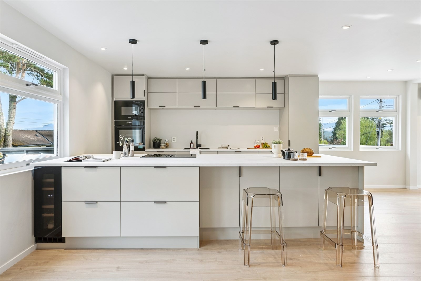 Kvalitetskjøkken fra Husebø. Vinskap med to tempsoner. Galleribilde