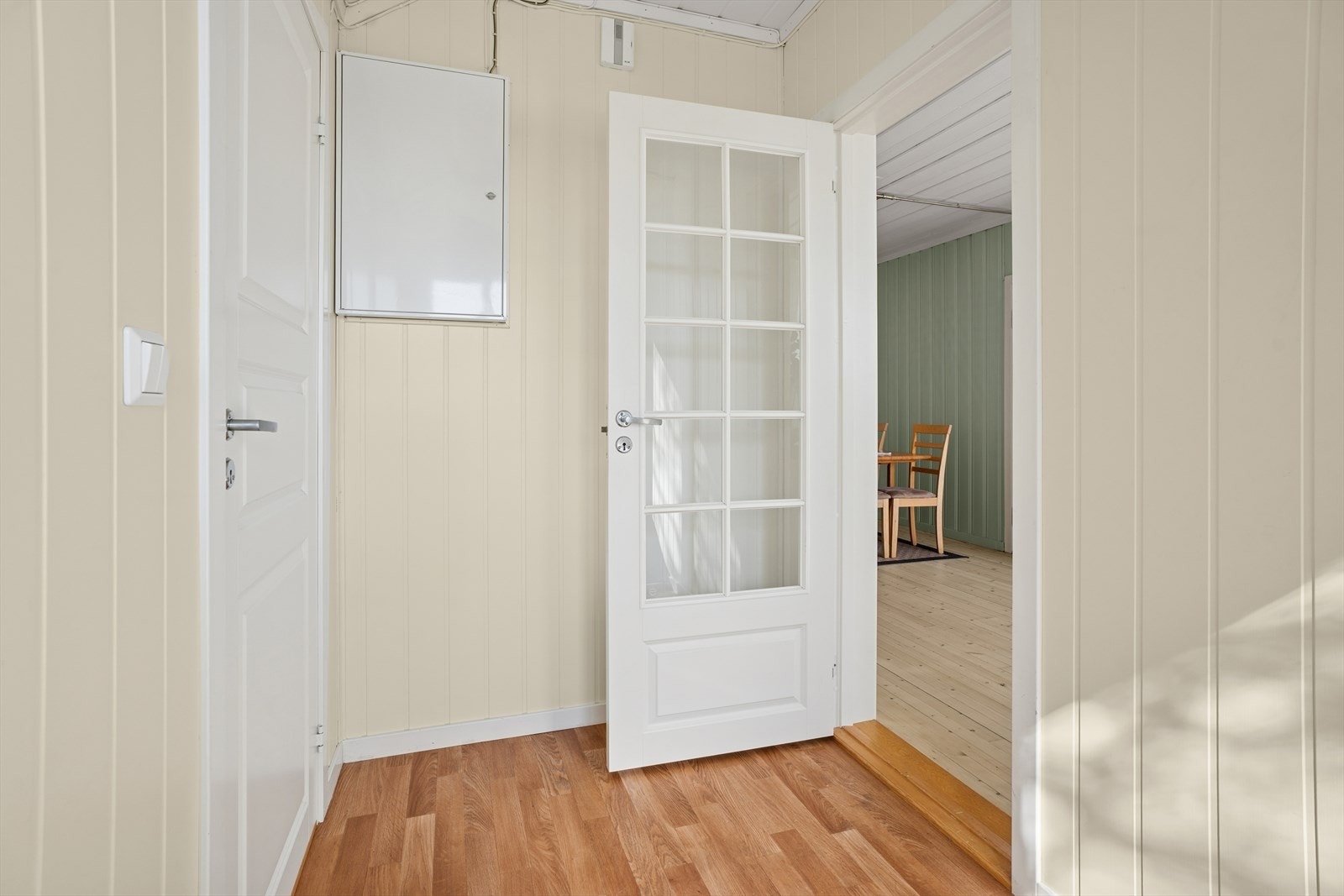 Gang i 2. etasje. Her er det adkomst til en praktisk bod. Galleribilde