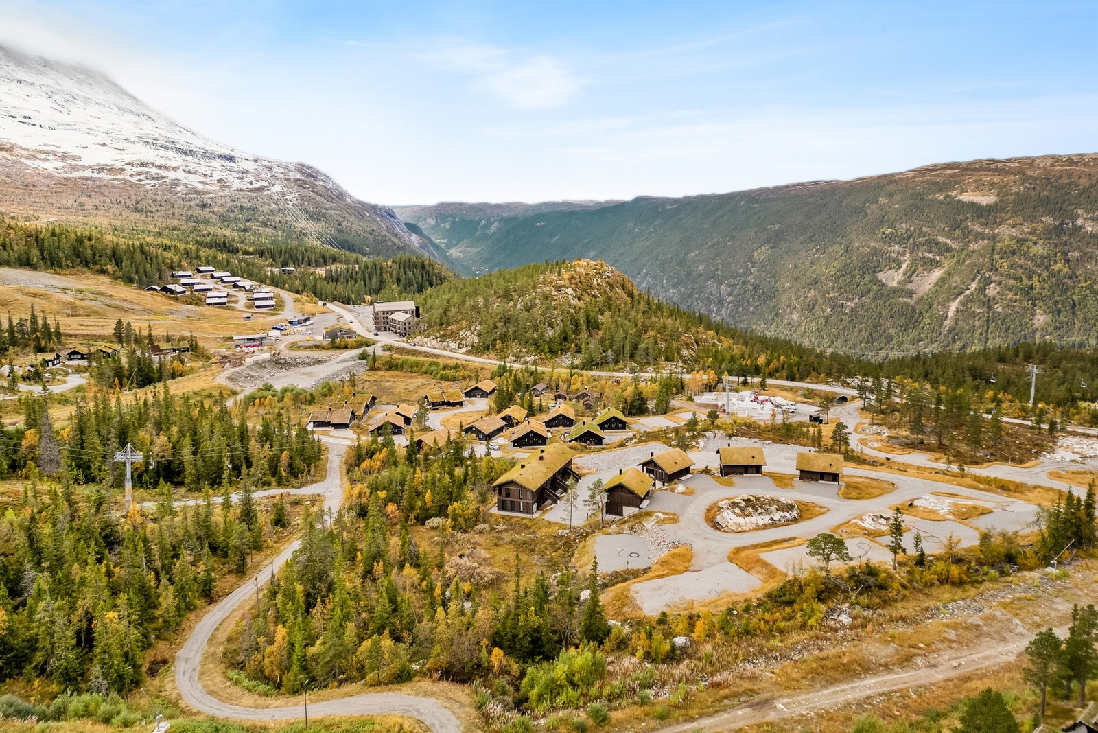 Perfekt kombinasjon av moderne design og klassisk fjellarkitektur. Galleribilde