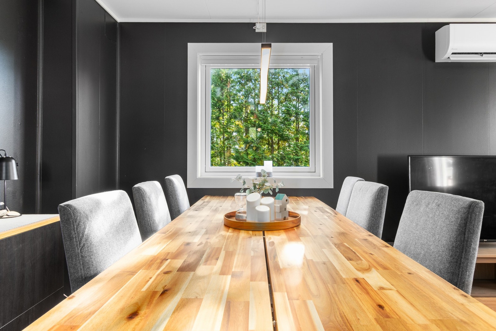 God plass større spisebord i stuen. Galleribilde