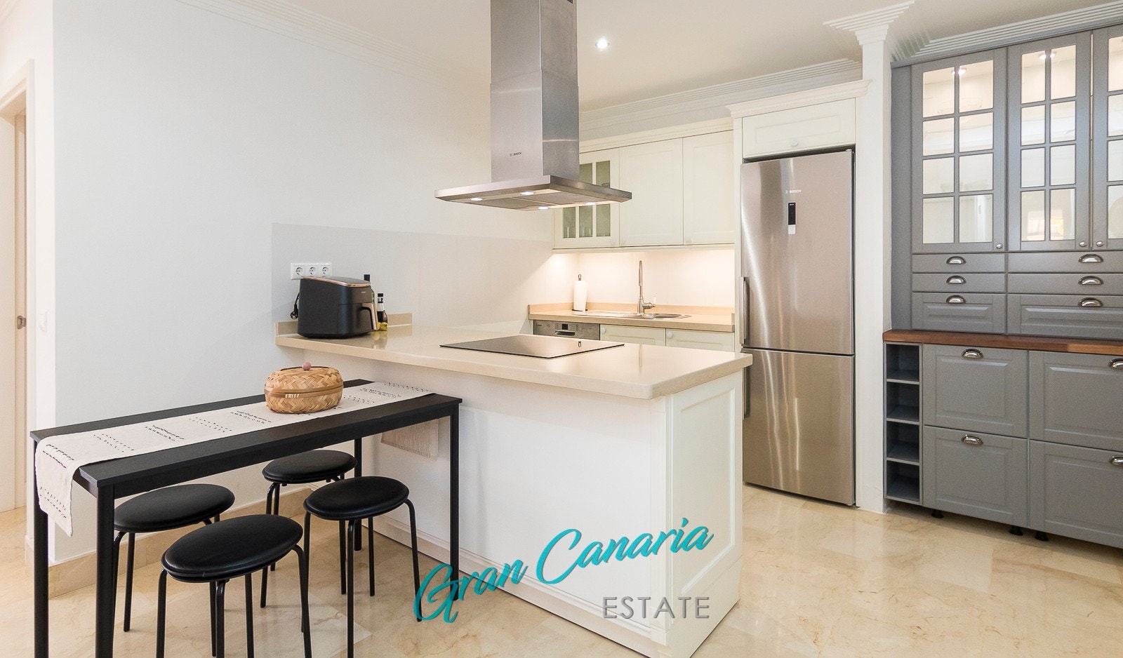 Moderne og velutstyrt kjøkken Galleribilde