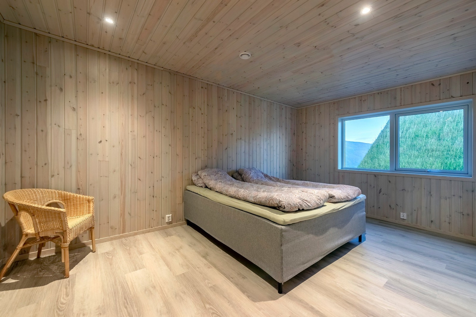 Soverom 4 er også av god størrelse på hele 15,4 kvm. Her er det god plass til dobbeltseng og diverse garderobeløsninger. Galleribilde