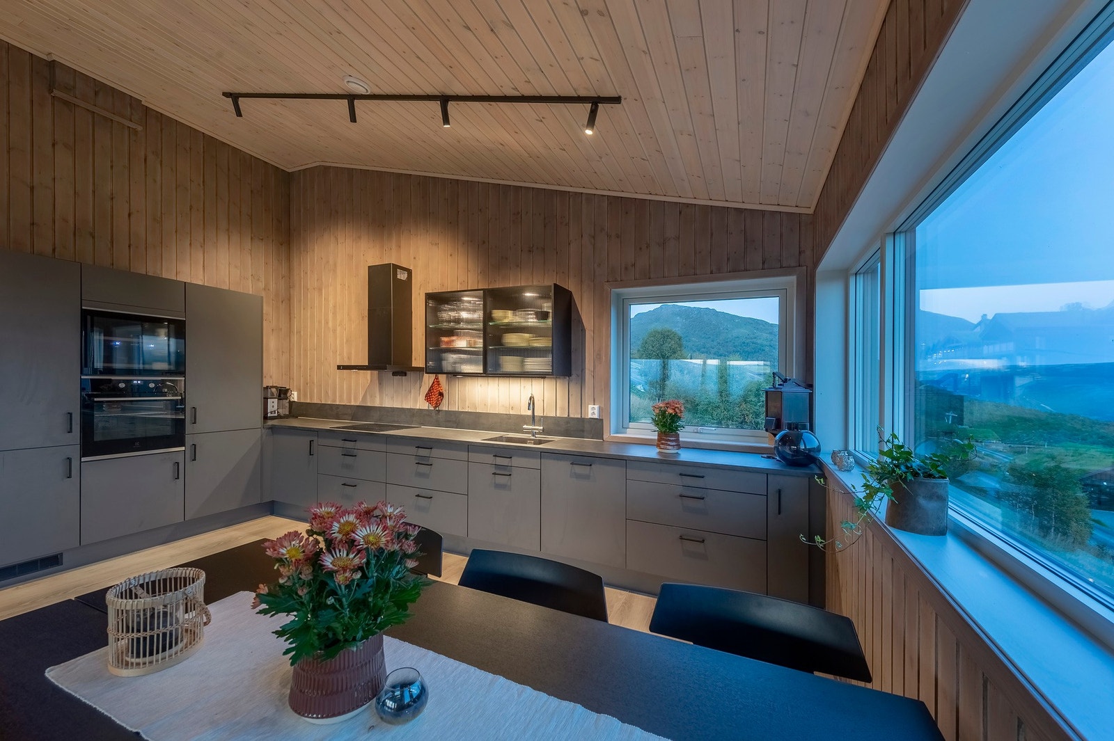 Kjøkkenet er fra byggeår (2022) og er av god standard. Galleribilde