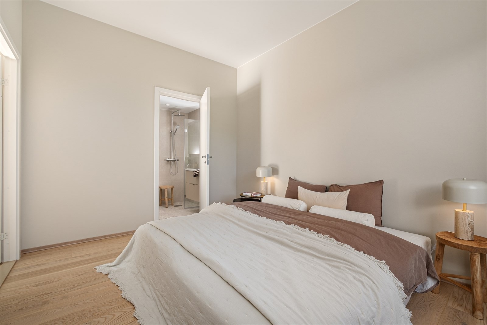 Hovedsoverommet er på hele 10,4kvm med god plass til garderobeskap. Galleribilde