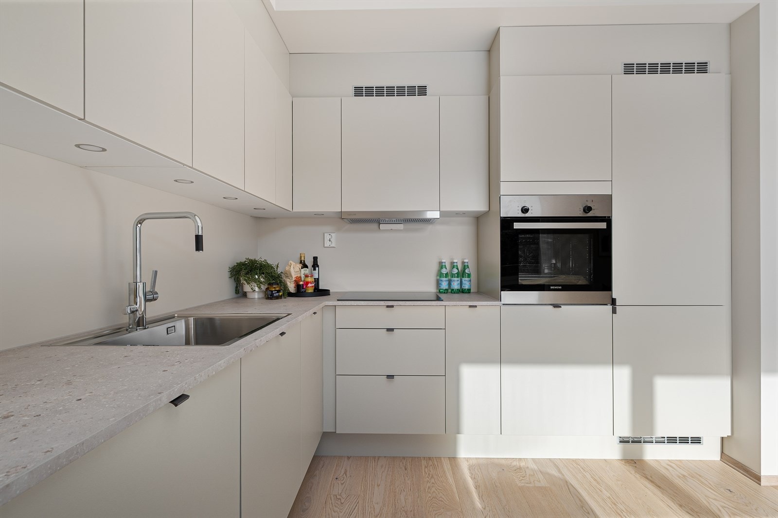 Her har du mye benk- og skapplass. Galleribilde