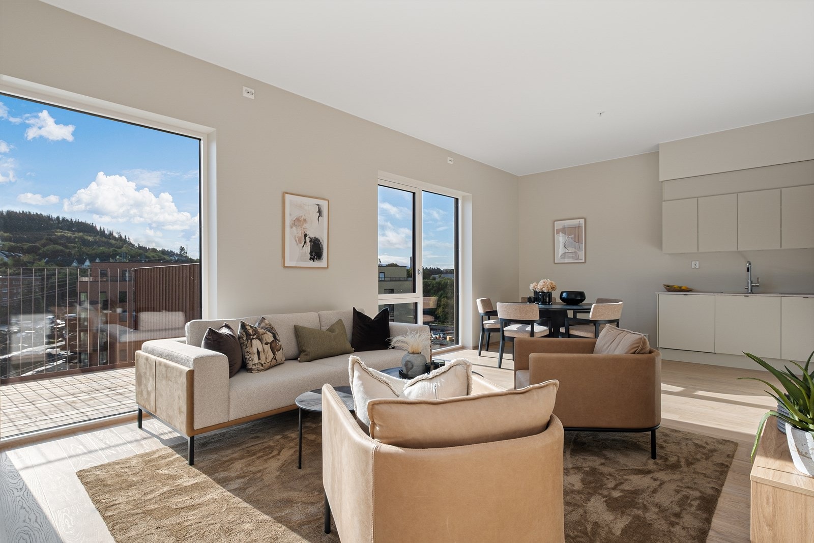 Delikat 4-roms leilighet i 5. etg med 3 soverom og 2 bad. Galleribilde