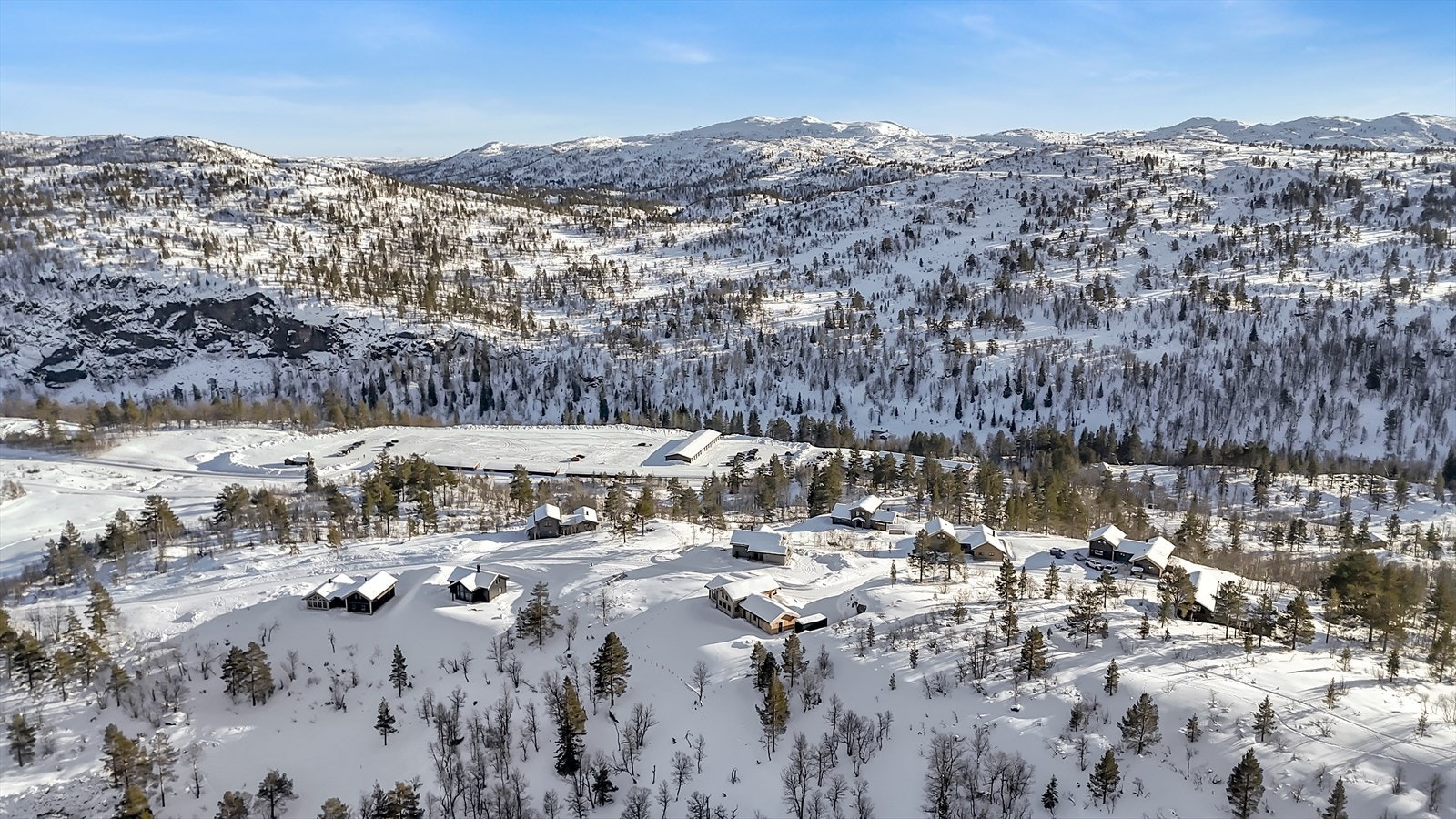 Kjørevei helt frem til alle tomtene Galleribilde
