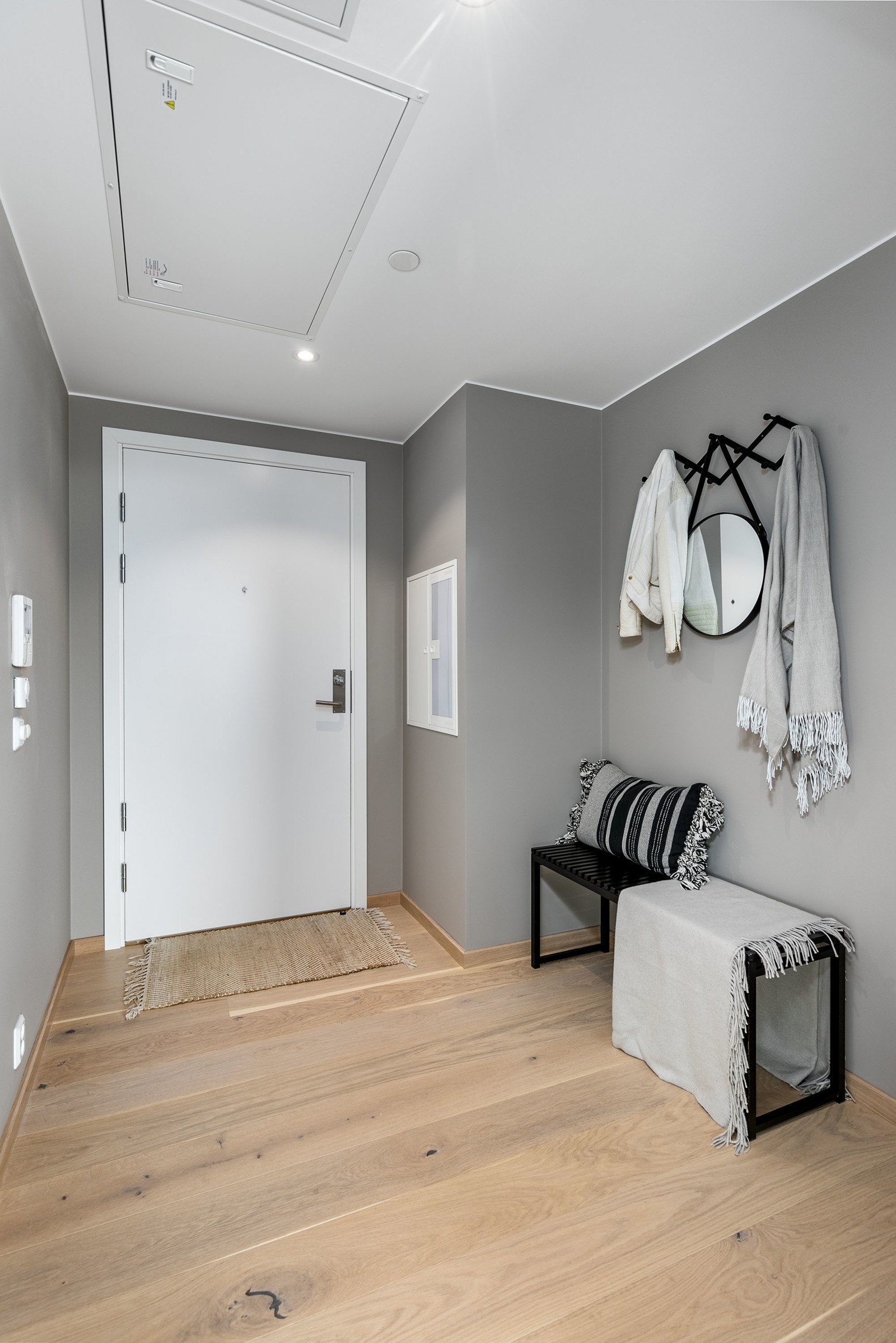 Entré med fin avsatt plass til garderobeskap Galleribilde