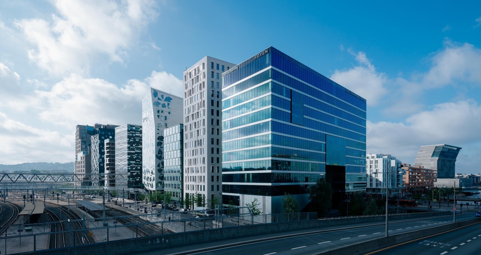 DEG8 er det ikoniske glassbygget som er inngangsporten til Barcode-rekken og nye Bjørvika Galleribilde