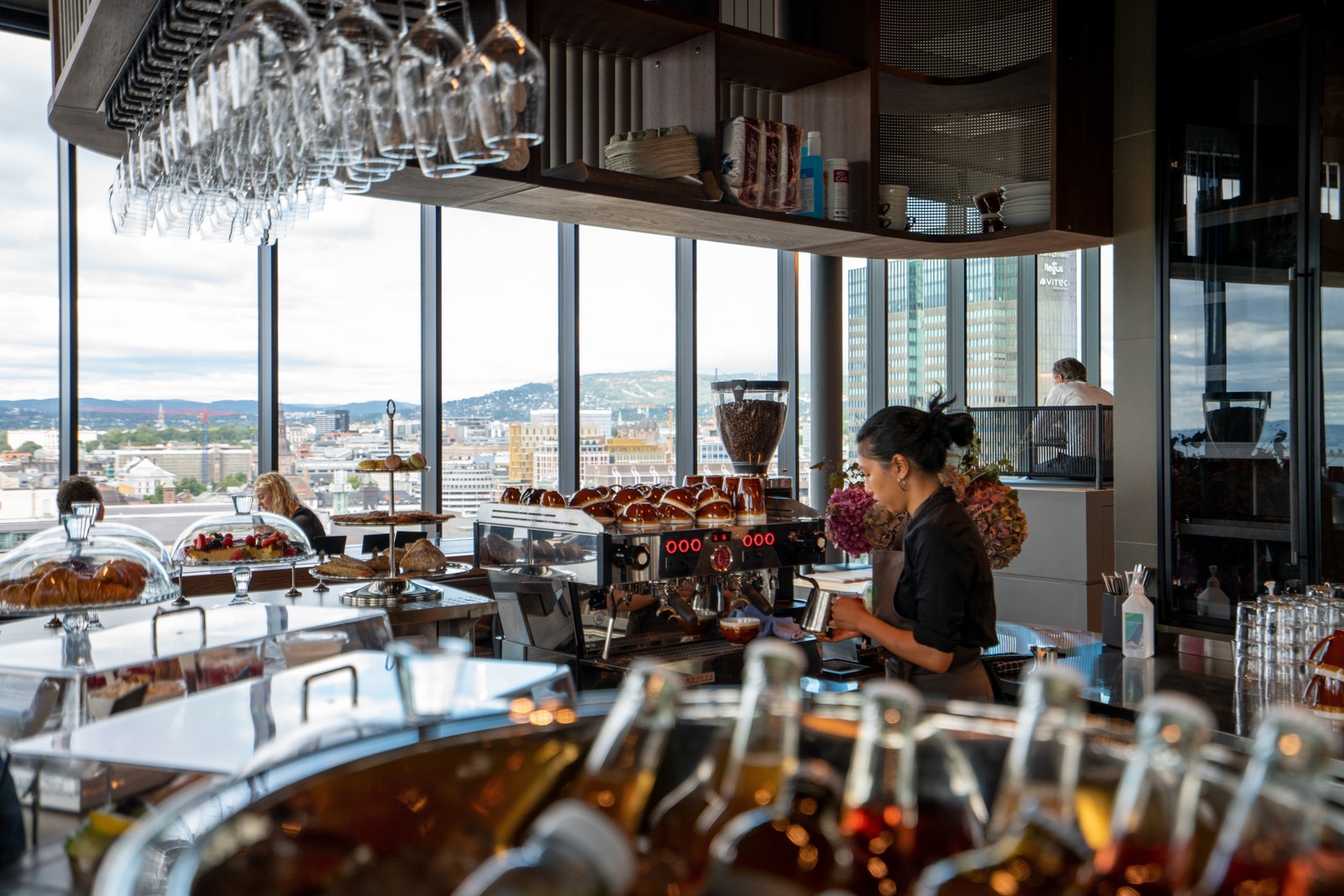 Skybar og restaurant i toppetasjen Galleribilde