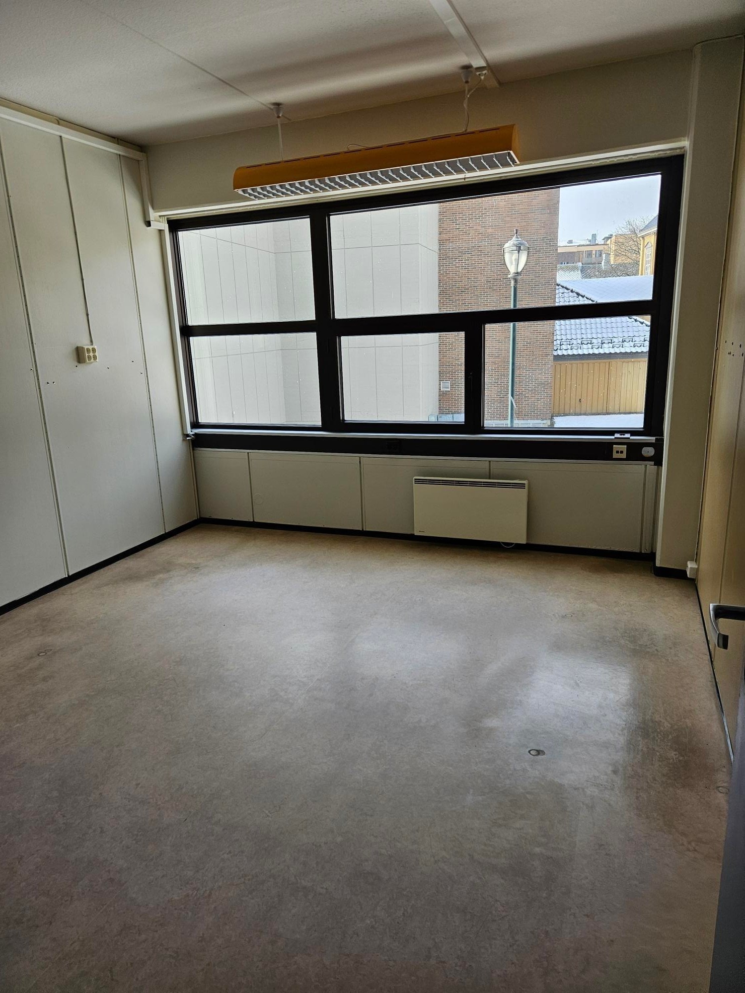 Kontor ca 14 kvm - 2. etg.
UTLEID ! Galleribilde